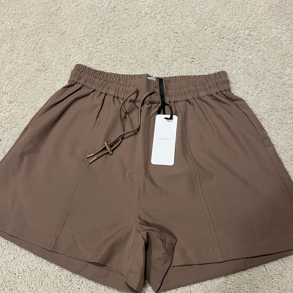 Varley - NWT - Barket Woven Shorts - Large - Taupe Stone